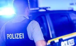 Senior wird Opfer eines Raubüberfalls in Dirloser Wohnung: Täter fliehen