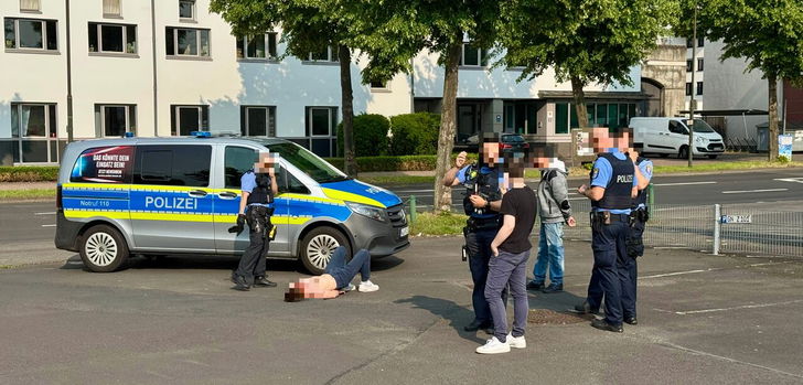 Zwei Personen sind am Dienstagabend am Rosengarten in Fulda festgenommen worden.