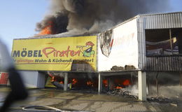 Ein Jahr nach dem lodernden Inferno: MöbelPiraten kehrt zurück