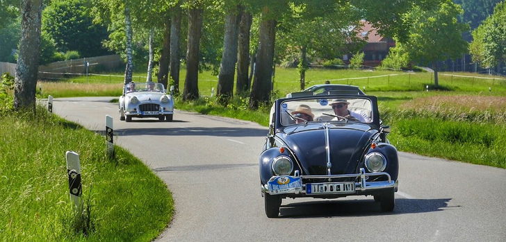Besonders Highlight für Autoliebhaber: Am Sonntag, dem 15.06.2025, können sich alle Young-, Oldtimer- sowie Cabriofreunde freuen, denn der Lions Club Fulda-Bonifatius veranstaltet eine Charity-Ausfahrt durch die Rhön.