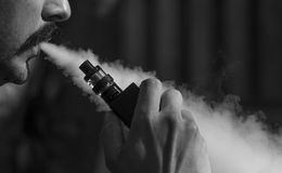 Gefahr für Jugendliche? Vapes sorgen für politische Alarmstimmung