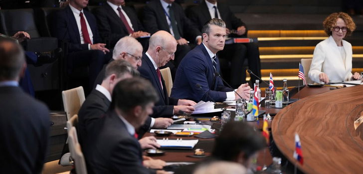 Die Verteidigungsminister der Nato-Staaten haben ein riesiges Aufrüstungsprogramm gebilligt.