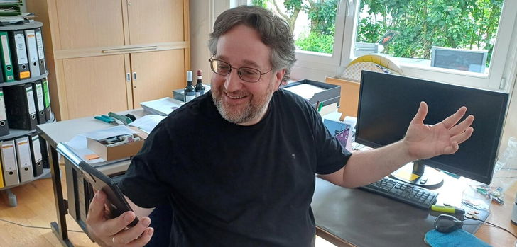 Ob im Büro am Schreibtisch oder daheim mit dem Handy – Pfarrer Markus Witznick verfolgte gespannt die Website der Stiftung Orgelklang, um die Neuigkeiten zur "Orgel des Jahres" zu erfahren.
