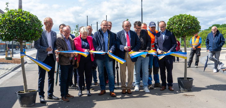Komplett modern und dennoch das alte erhaltend: So oder so ähnlich kann man den neuen Bahnhofsvorplatz der Vogelsberger Kreisstadt Lauterbach beschreiben. 6,5 Millionen Euro hat die Umgestaltung der knapp 10.000 Quadratmeter großen Fläche gekostet.