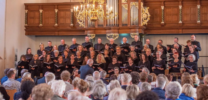Der krönende Abschluss der Konzertreise der Winfridia fand in der voll besetzten Grote Kerk in Dokkum statt.