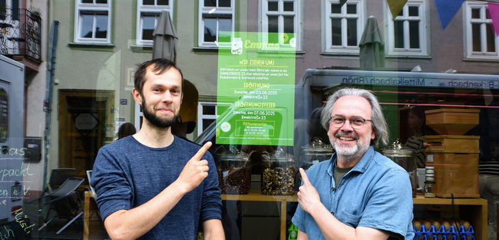 Die beiden Vorsitzenden Steffen Pichl und Jörg Oelmann vor dem neuen Unverpackt-Laden