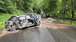Auto gerät in Gegenverkehr: Schwerer Verkehrsunfall auf der B27