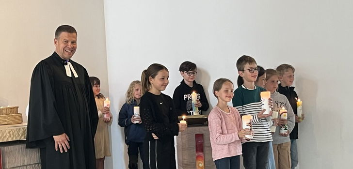 "Komm Heiliger Geist" – so sangen und beteten die Gottesdienstbesucher am Pfingstsonntag im Tauferinnerungsgottesdienst der Evangelischen Kreuzkirche Fulda. Die Gemeinde hatte besonders Getaufte der Jahrgänge 2015-2017 mit ihren Familien eingeladen.