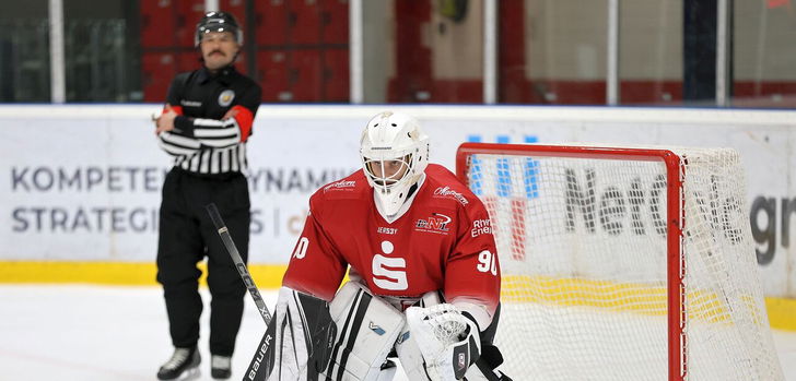 Der 18-jährige Torhüter stößt aus dem Nachwuchs der Kölner Junghaie zum Team von Trainer Dieter Reiss.
