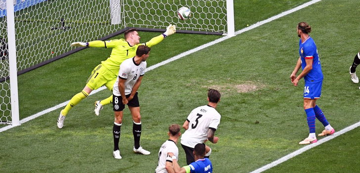 Kylian Mbappé erzielt das 1:0. Torwart Marc-André ter Stegen hechtet vergebens.