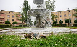 Betrunkener 38-Jähriger landet mit Pkw im Schwanenbrunnen