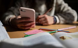 Handyverbote an Schulen - Ja oder Nein?