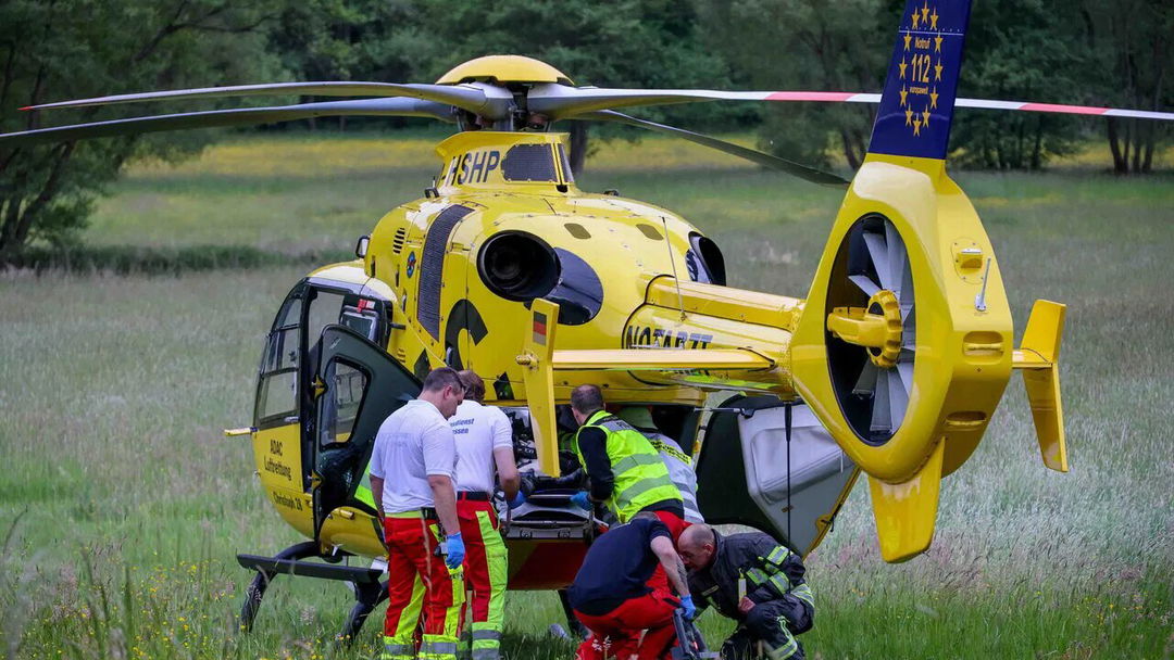 Nach-Alleinunfall-66-j-hriger-Kradfahrer-kommt-schwer-verletzt-ins-Klinikum
