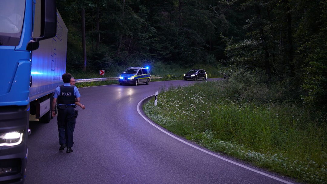 Alleinunfall-eines-Motorradfahrers-L3249-kurzzeitig-voll-gesperrt