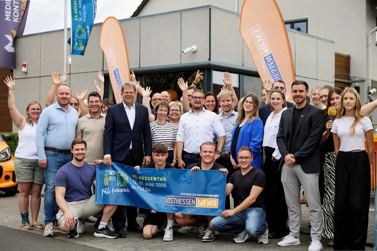 Um 12 Uhr versammelte sich das Team von Medienkontor und O|N vor der Zentrale in Neuenberg. 