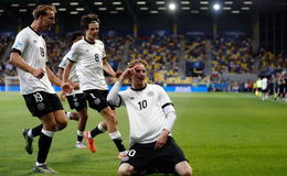 Dramatisches Viertelfinale: Joker Röhl trifft beim 3:2-Sieg