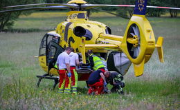 Zweijähriges Kind verletzt im Krankenhaus: folgeschwerer Crash auf Kreuzung