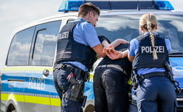 Blinder Mann in Cantus-Bahn von Guineer verprügelt