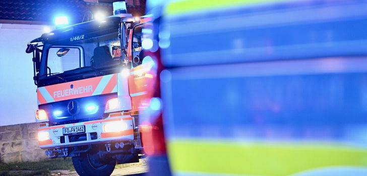 In der Nacht zu Montag kam es an der L3250 zu einem mysteriösen Pkw-Brand: Der Fahrer ist unauffindbar.