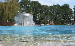 Sexuelle Übergriffe im Freibad: Bürgermeister steht für Aussage in der Kritik