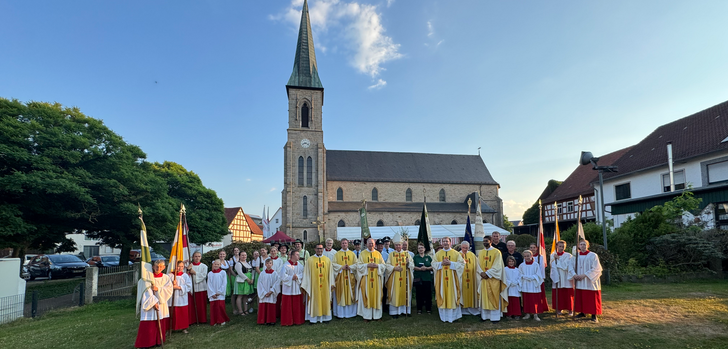 Die Pfarrkirche St. Sebastian hat bereits den 125. Weihetag. Das nahm die katholische Pfarrgemeinde St. Kilian in Kalbach (Landkreis Fulda) zum Anlass, um am Mittwochabend zu zelebrieren.