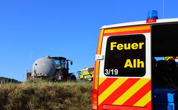 In Niedergude: Ein Hektar Stoppelfeld in Flammen