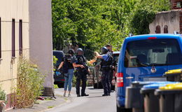 Polizeieinsatz nahe Grundschule - Schüler müssen in Klassenräumen ausharren