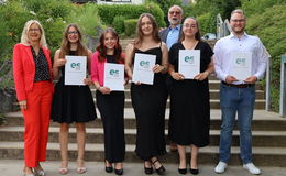 Abiturienten und Absolventen von Ausbildung verabschiedet