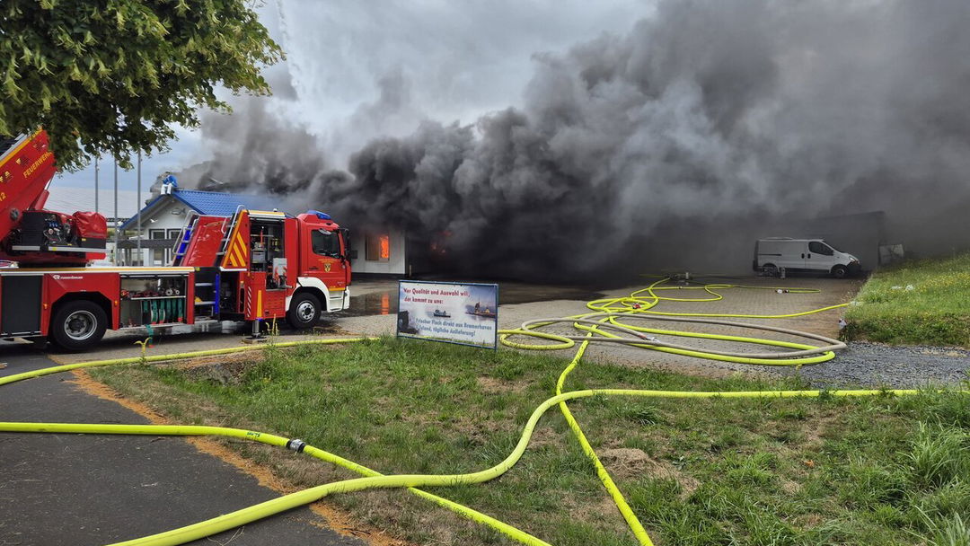 Karsten-Krau-blickt-nach-Gro-brand-in-seinem-Fischmarkt-nach-vorne