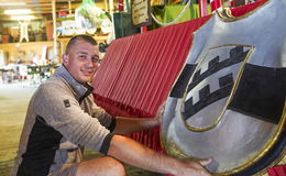 Mit Herzblut fürs Trachtenfest: Henrik Guntrum (27) leitet das Wagenbau-Team