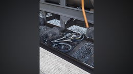 Gefährlicher Eingriff! Unbekannte Person legt Fahrrad auf Gleise
