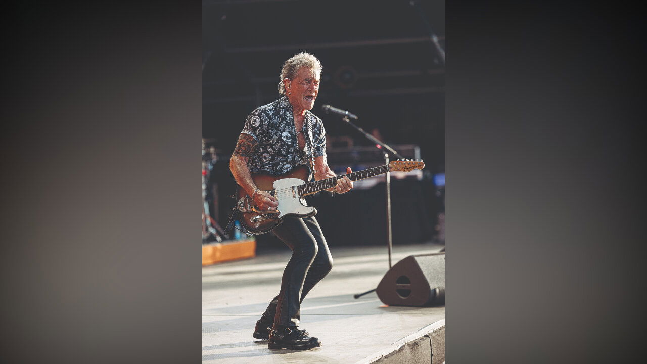 Mit seinem Hit "Ich wollte nie erwachsen sein" erreicht er bis heute Millionen von Fans. | Foto: Provinztour