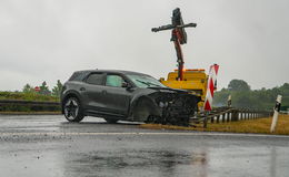 Schwerer Unfall durch Aquaplaning auf der A66 am Montagabend