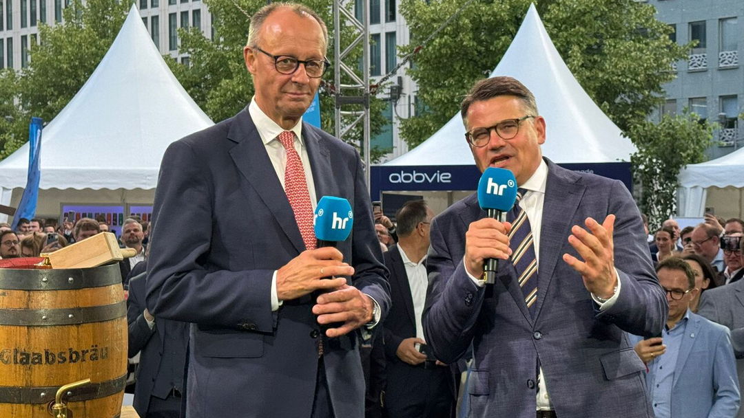 Netzwerk-und-Kulinarik-beim-Hessenfest-Kanzler-Friedrich-Merz-vor-Ort