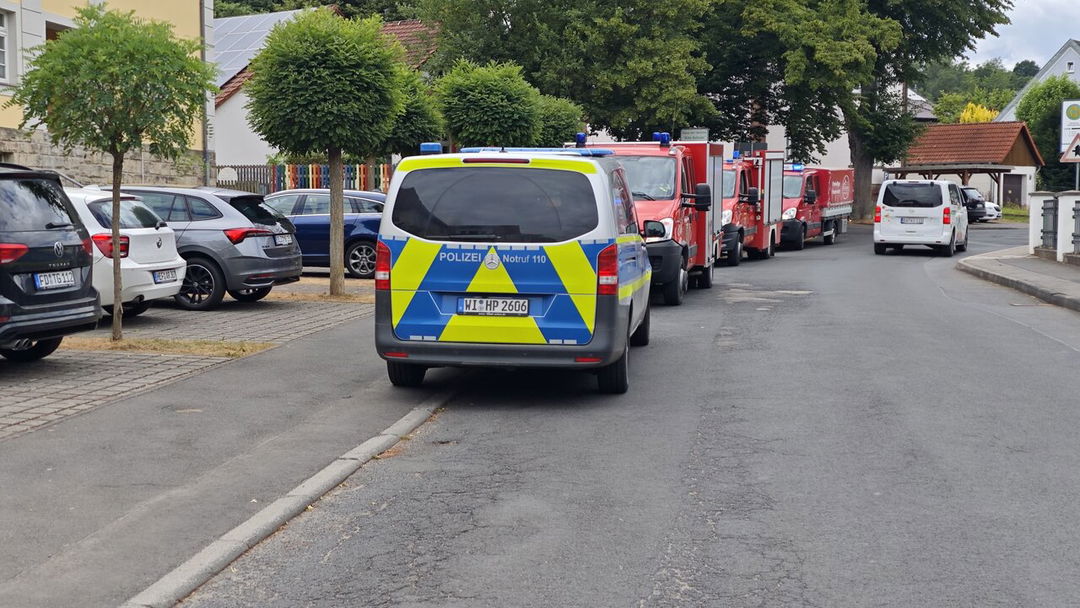 Feuerwehr-in-Alarmbereitschaft-Pellet-Heizung-l-st-Gro-einsatz-aus