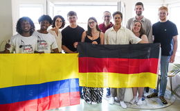 Spaß und gute Laune in der Stadt: Gäste aus aller Welt beim Trachtenfest