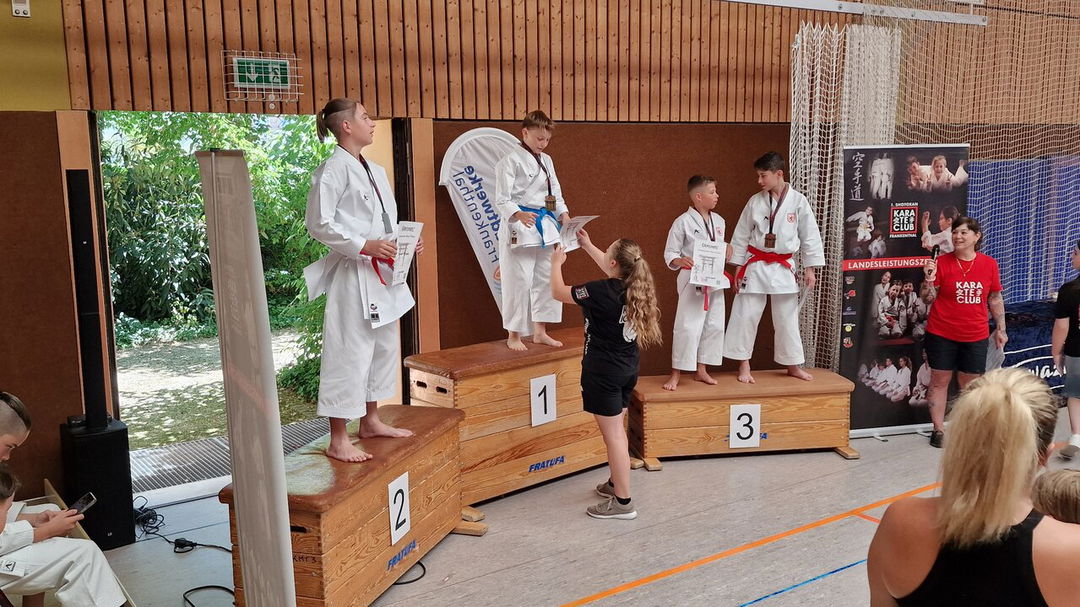 Mit-Enpi-zur-Goldmedaille-Osthesse-triumphiert-bei-internationalem-Turnier