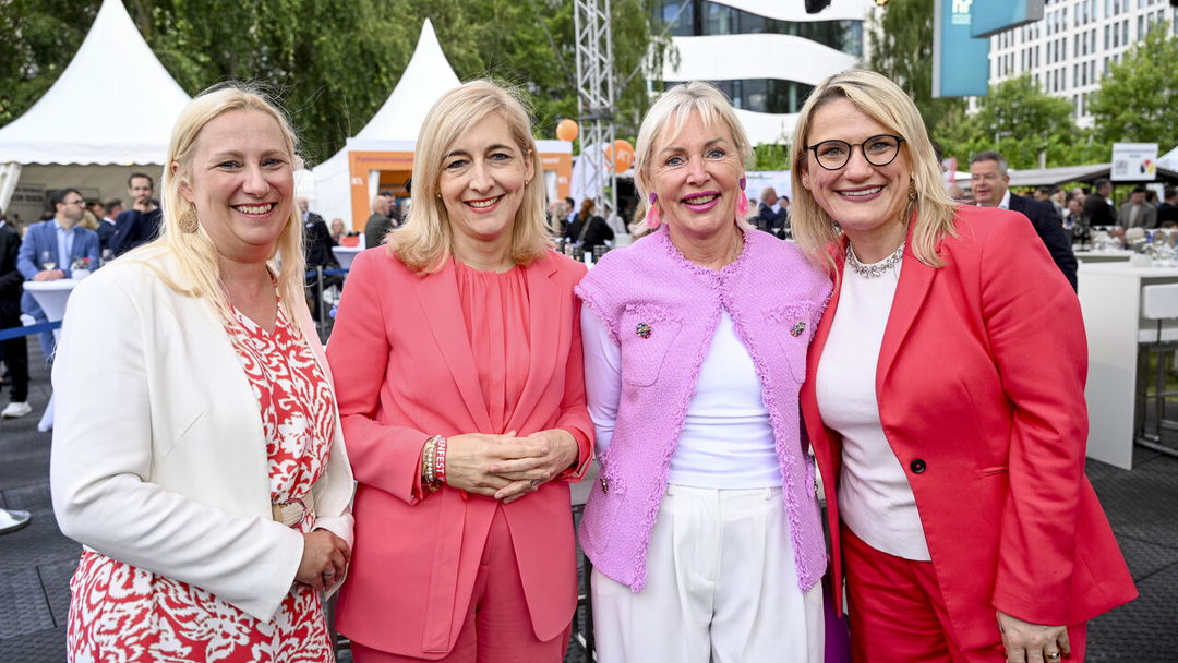 Hessen-feiert-in-der-Hauptstadt-2-500-G-ste-in-der-Landesvertretung