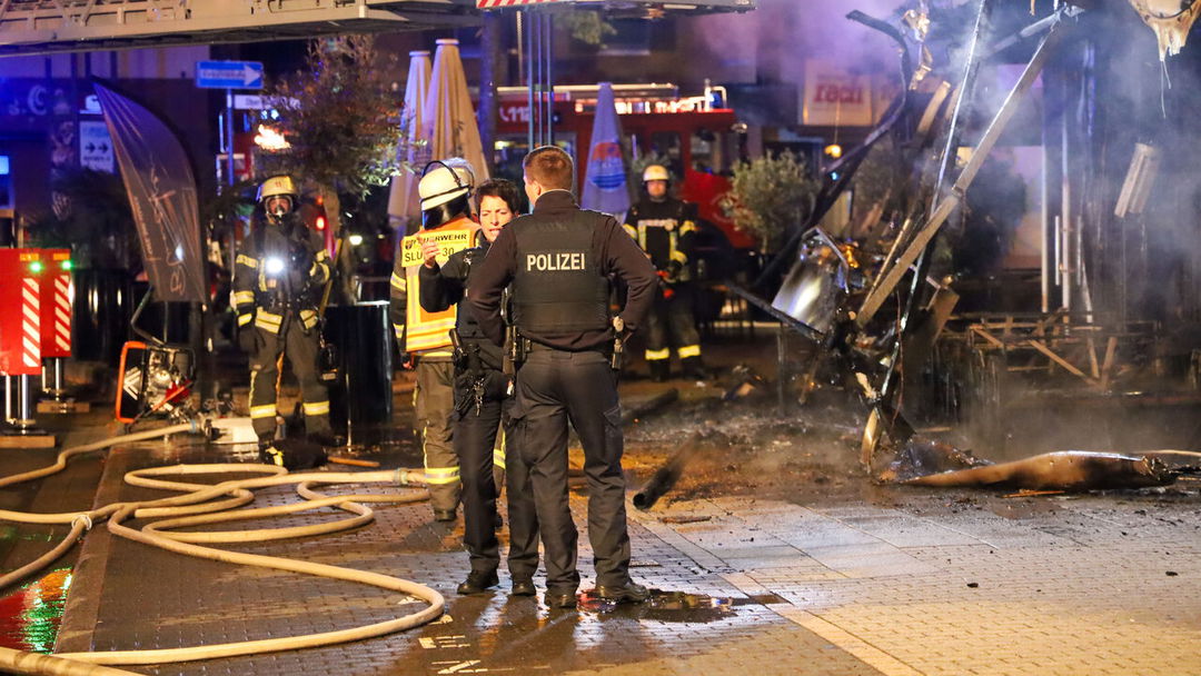 N-chtlicher-Brand-im-Lokal-Bl-mchen-Polizei-ermittelt