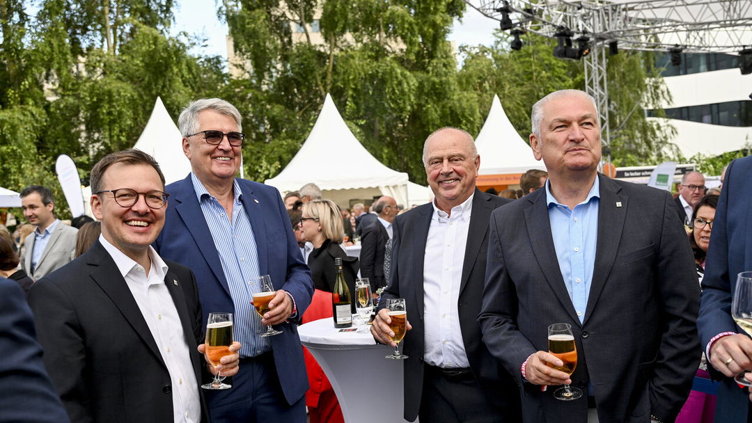 Politik-trifft-Heimatliebe-Hessenfest-begeistert-G-ste-in-Berlin