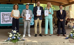 112 Steueranwärterinnen und -anwärter bestehen ihre Abschlussprüfungen