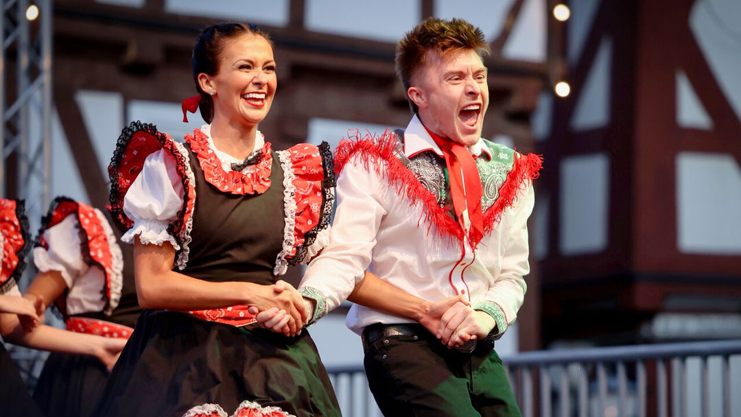 Trachtenfest-Auftakt-mit-Stimmung-Musik-und-internationalen-G-sten