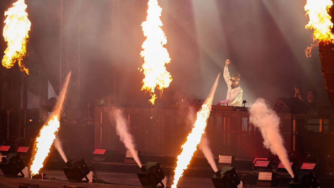 Flammen-am-Dom-Robin-Schulz-bringt-die-Stadt-zum-Beben