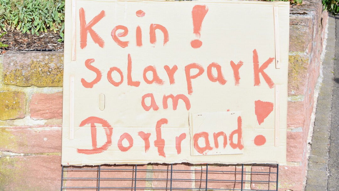 Stadtteil-stellt-sich-quer-Solarpark-Pl-ne-sorgen-f-r-hitzige-Debatte-mit-der-CDU