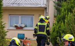 Blaulicht-Alarm am Samstagmorgen: Sofa fängt Feuer
