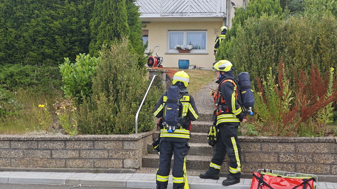 Alarm-am-Samstagmorgen-Sofa-ger-t-in-Brand