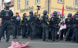 Großer Andrang auf dem CSD am Uniplatz! Rangeleien mit der Polizei
