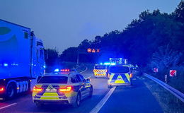 Reanimation auf der A66: Polizeistreife ist zufällig da und rettet Frau das Leben!