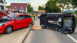 Schwerer Unfall: Zwei Fahrzeuge kollidiert - drei Personen verletzt