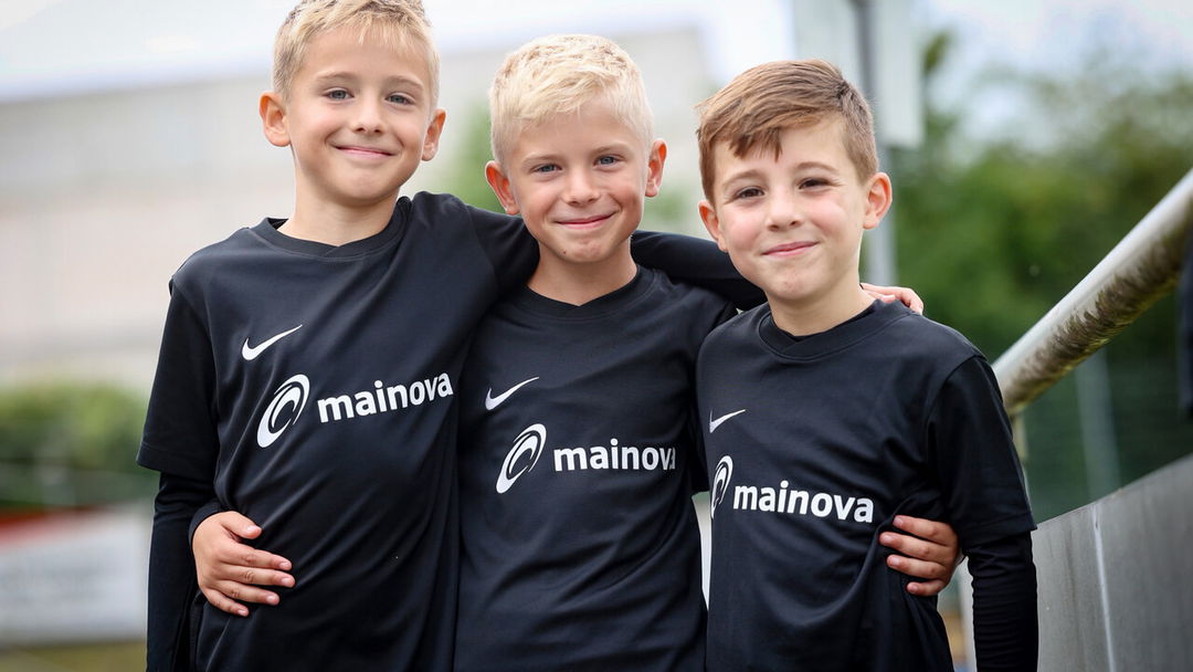 Vor-Saisoner-ffnung-300-G-ste-hautnah-an-den-Spielern